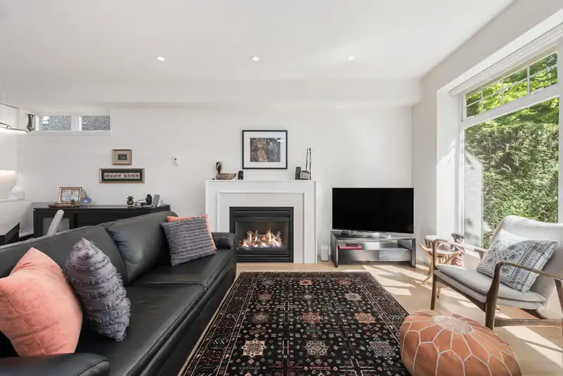 1823 NAPIER STREET - photo 4 of 40