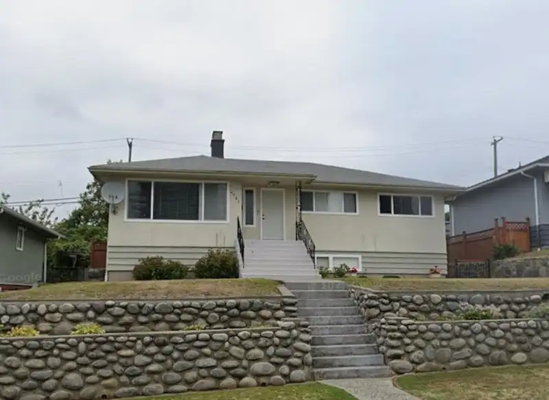 4761 RIDGELAWN DRIVE - photo 1 of 2