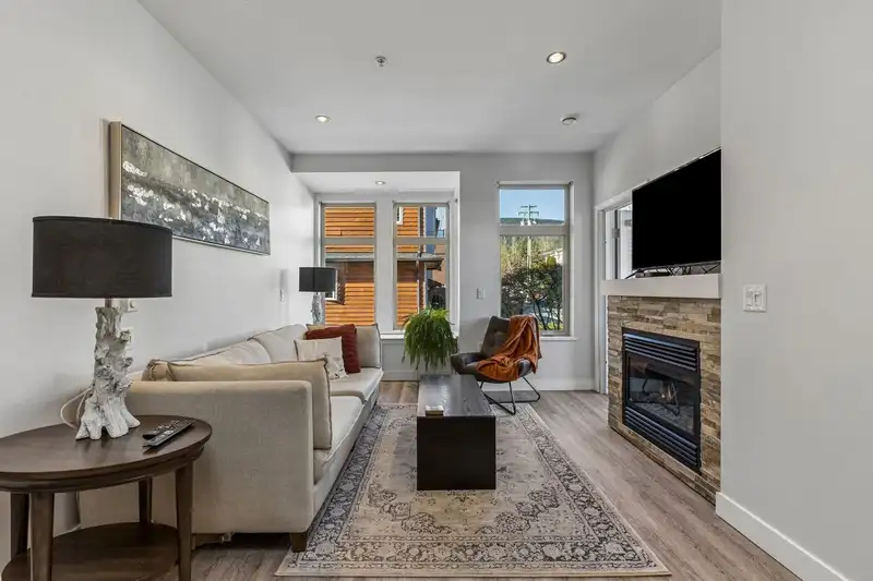 207 116 W 23RD STREET - photo 3 of 40
