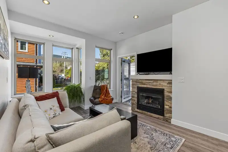 207 116 W 23RD STREET - photo 4 of 40