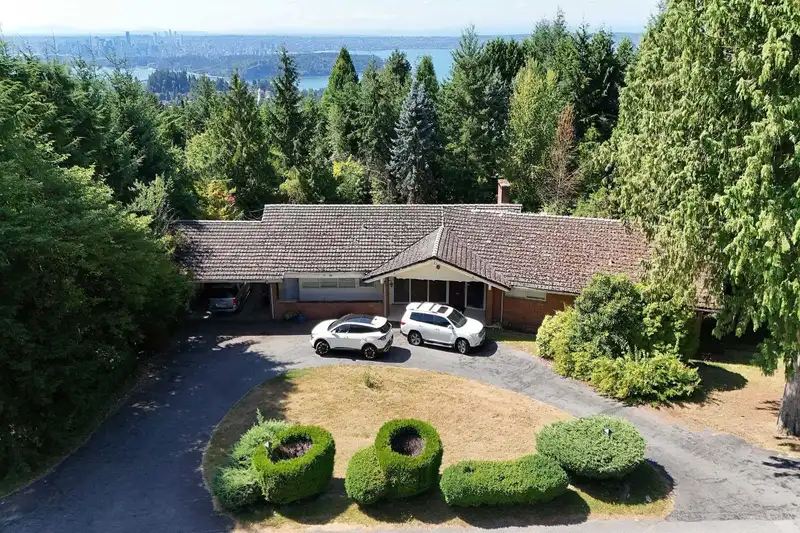 1084 GROVELAND ROAD - photo 1 of 16