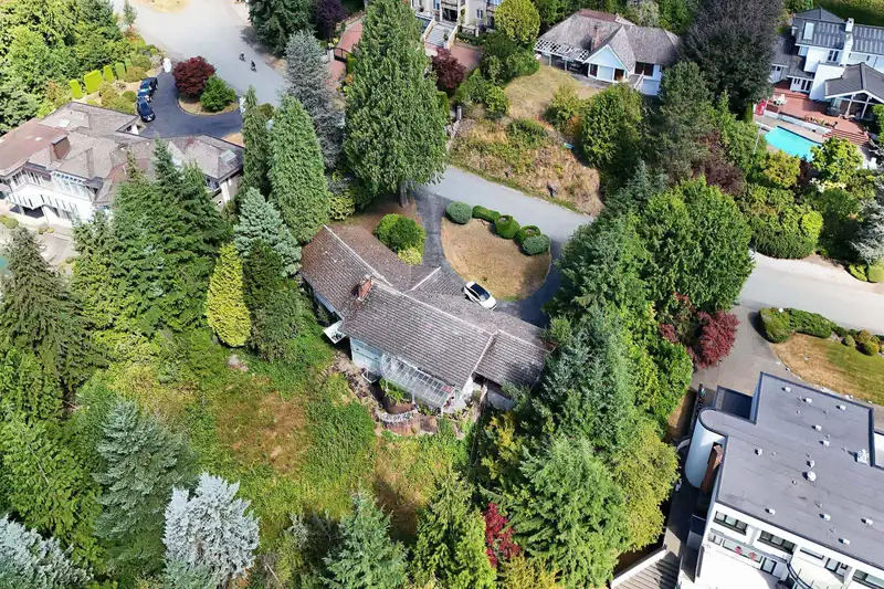 1084 GROVELAND ROAD - photo 2 of 16