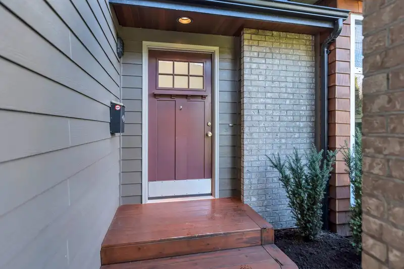 13960 COLDICUTT AVENUE - photo 3 of 39