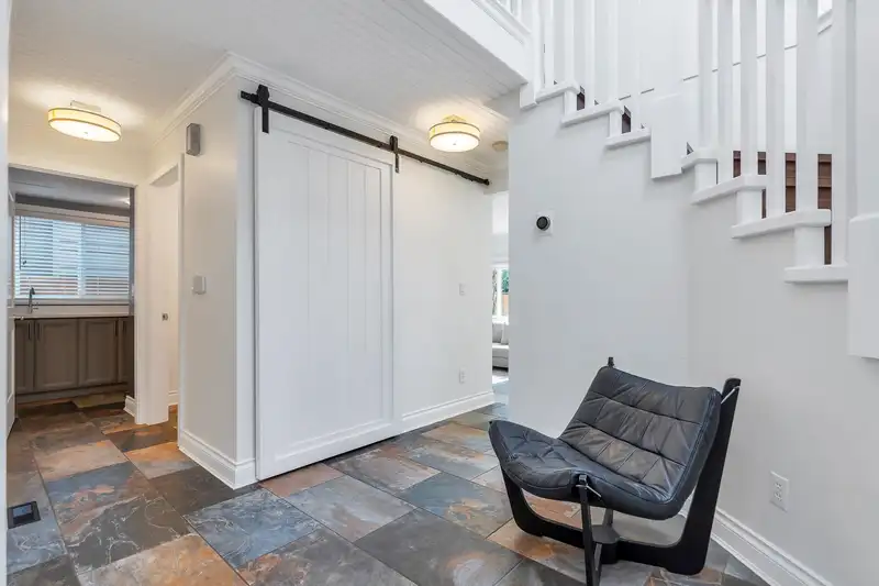 13960 COLDICUTT AVENUE - photo 4 of 39