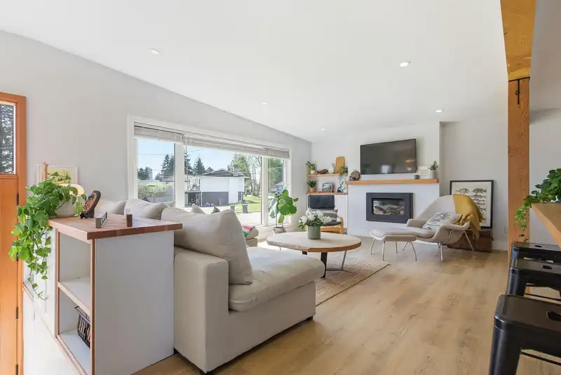308 MOUNT ROYAL DRIVE - photo 3 of 37