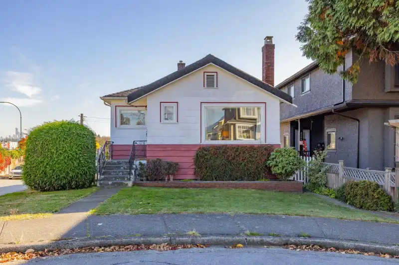 3368 PARKER STREET - photo 1 of 40