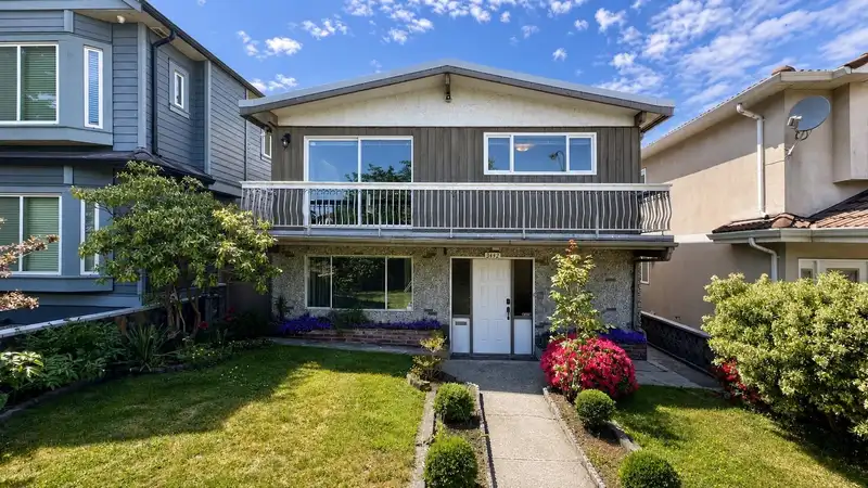 3449 RUPERT STREET - photo 2 of 32