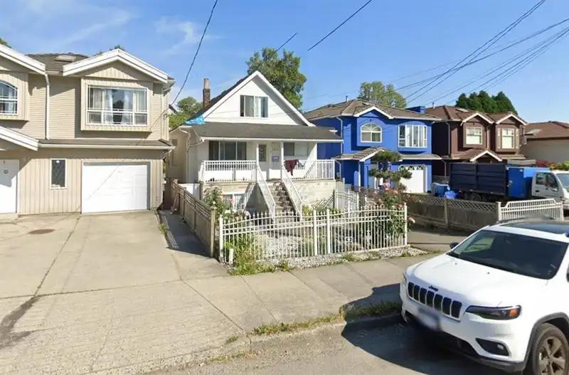 4904 RUPERT STREET - photo 1 of 6
