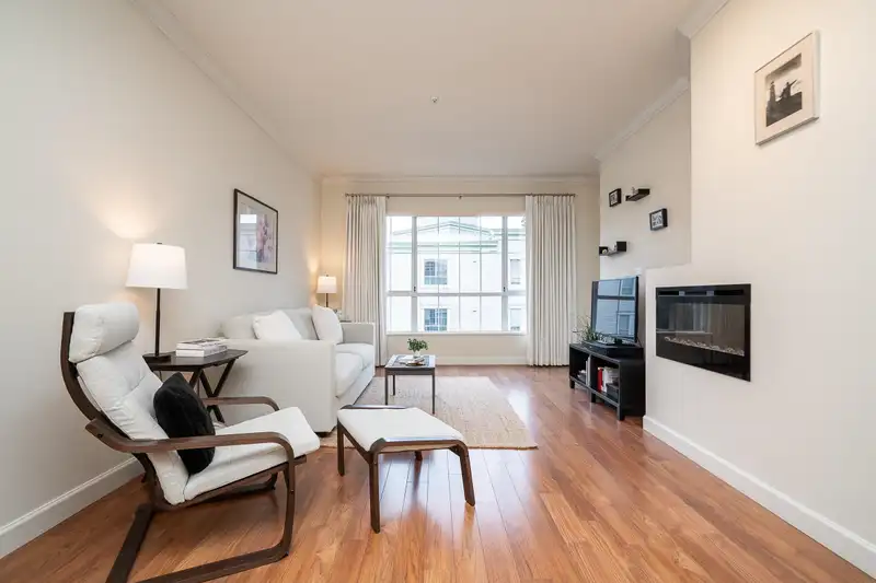 318 2985 PRINCESS CRESCENT - photo 3 of 40