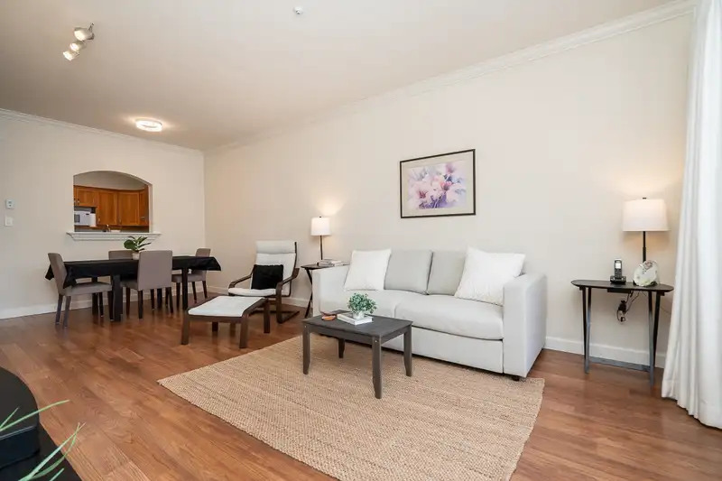 318 2985 PRINCESS CRESCENT - photo 4 of 40
