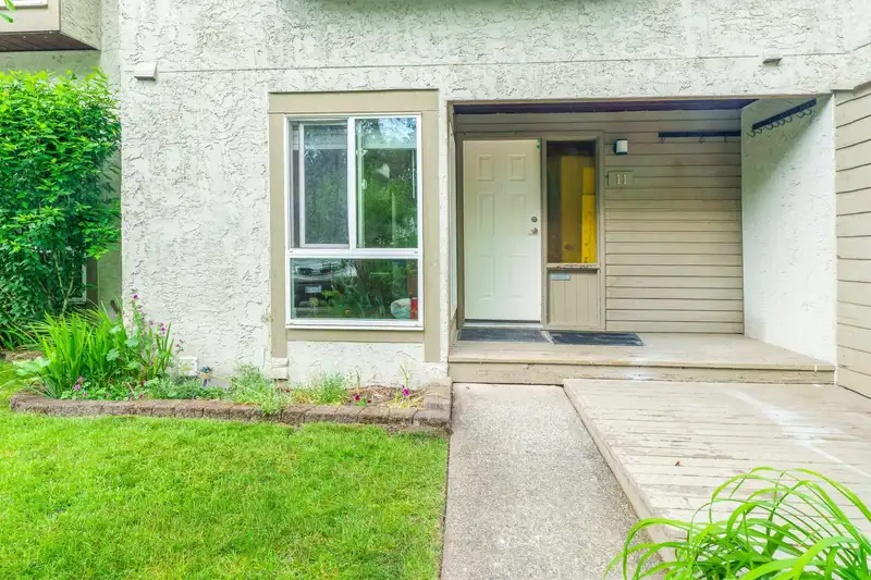 11 3190 TAHSIS AVENUE - photo 2 of 27