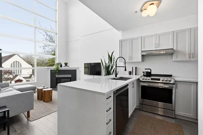 327 418 E BROADWAY - photo 1 of 32