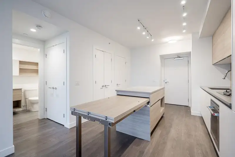 2006 525 FOSTER AVENUE - photo 1 of 28