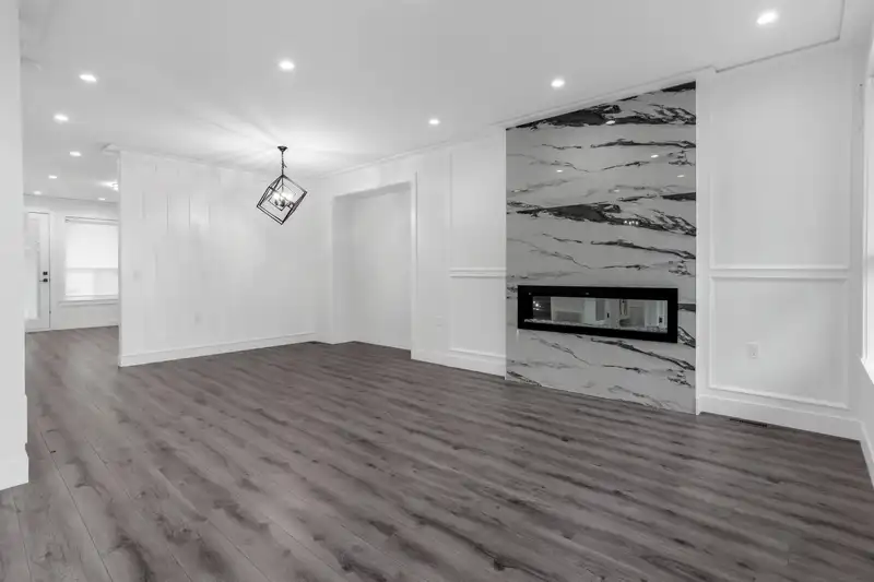 13762 112 AVENUE - photo 4 of 21