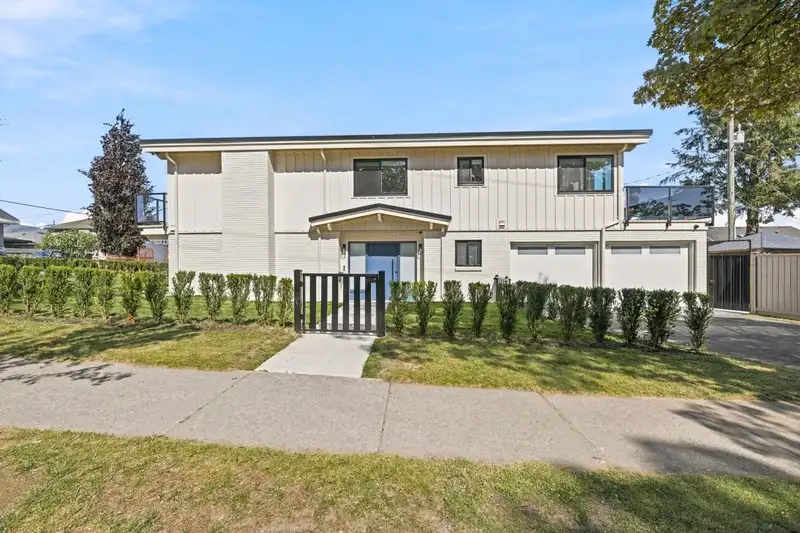 620 KASLO STREET - photo 1 of 40