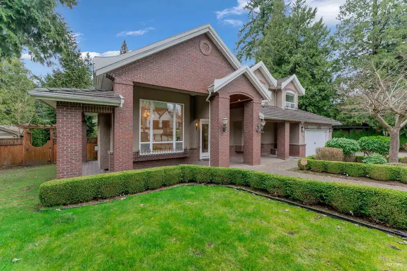 14033 34A AVENUE - photo 3 of 40
