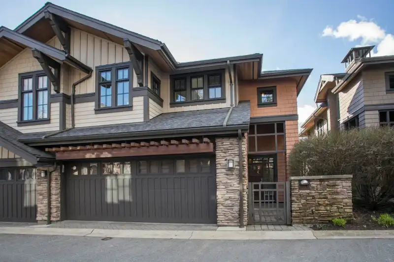 28 555 RAVEN WOODS DRIVE - photo 1 of 40