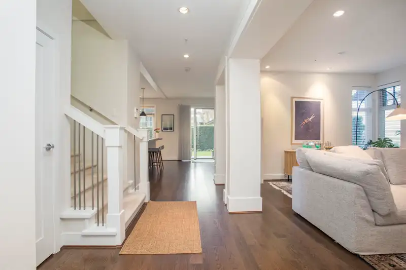 28 555 RAVEN WOODS DRIVE - photo 4 of 40