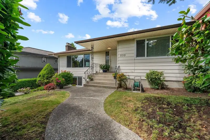 535 HOLDOM AVENUE - photo 1 of 39