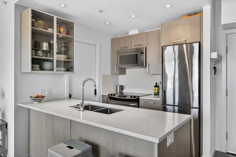 PH9 983 E HASTINGS STREET - photo 2 of 24