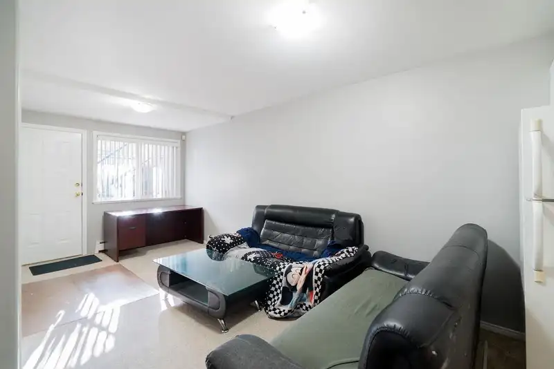 12560 64 AVENUE - photo 2 of 40