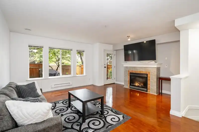 25 20875 88 AVENUE - photo 3 of 25