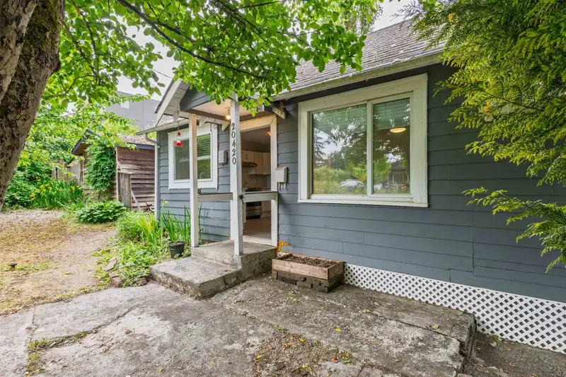 20420 LORNE AVENUE - photo 1 of 31
