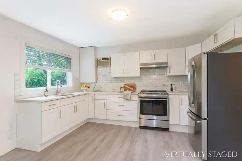 20420 LORNE AVENUE - photo 2 of 31