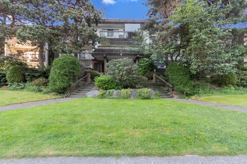 105 6560 BUSWELL STREET - photo 1 of 31