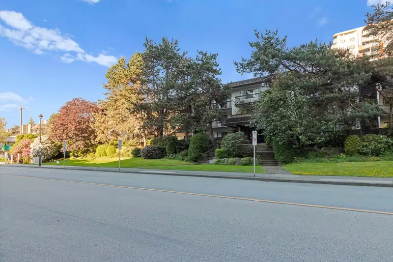 105 6560 BUSWELL STREET - photo 2 of 31