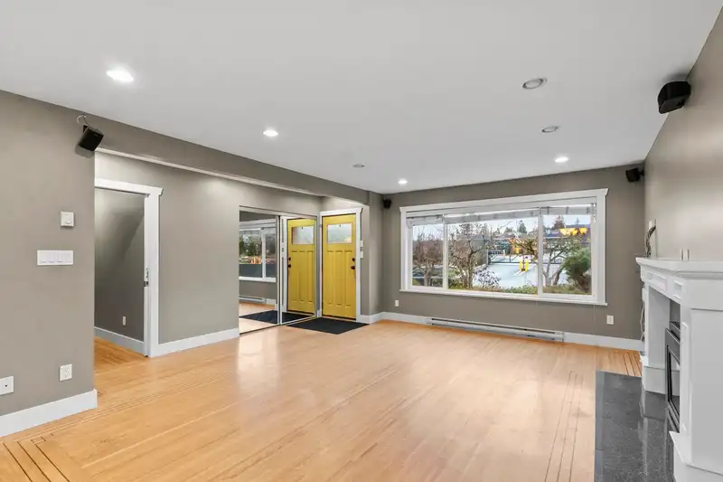 5745 LAUREL STREET - photo 2 of 35