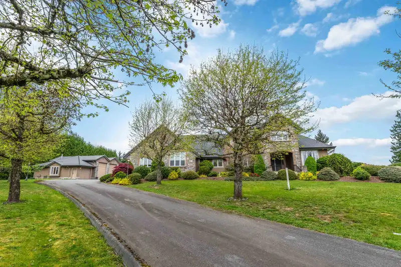 10270 ROLLEY CRESCENT - photo 2 of 37