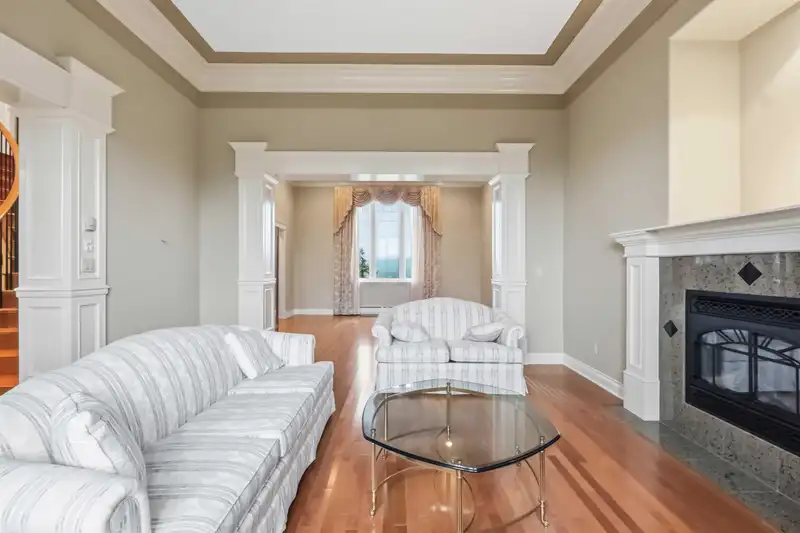 10270 ROLLEY CRESCENT - photo 3 of 37