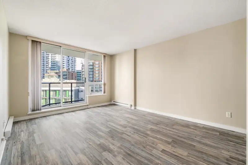 1606 1212 HOWE STREET - photo 2 of 18