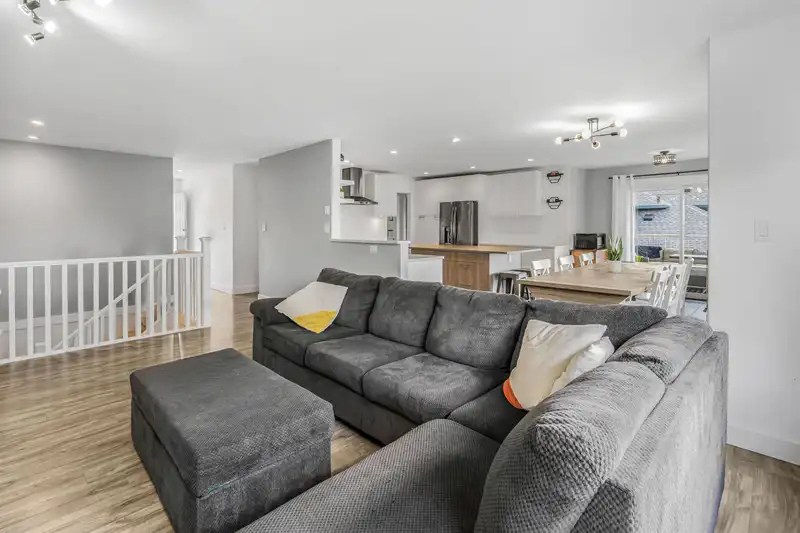 8052 MELBURN DRIVE - photo 4 of 22