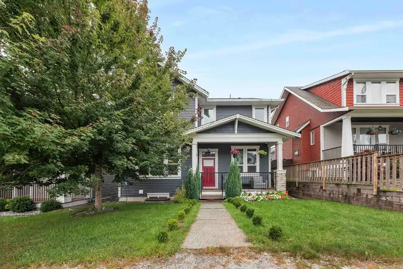 24375 112 AVENUE - photo 1 of 40