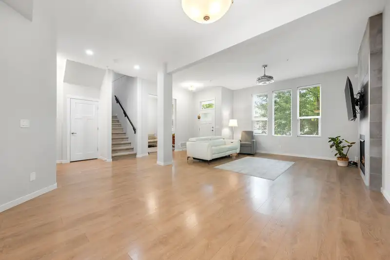 24375 112 AVENUE - photo 3 of 40
