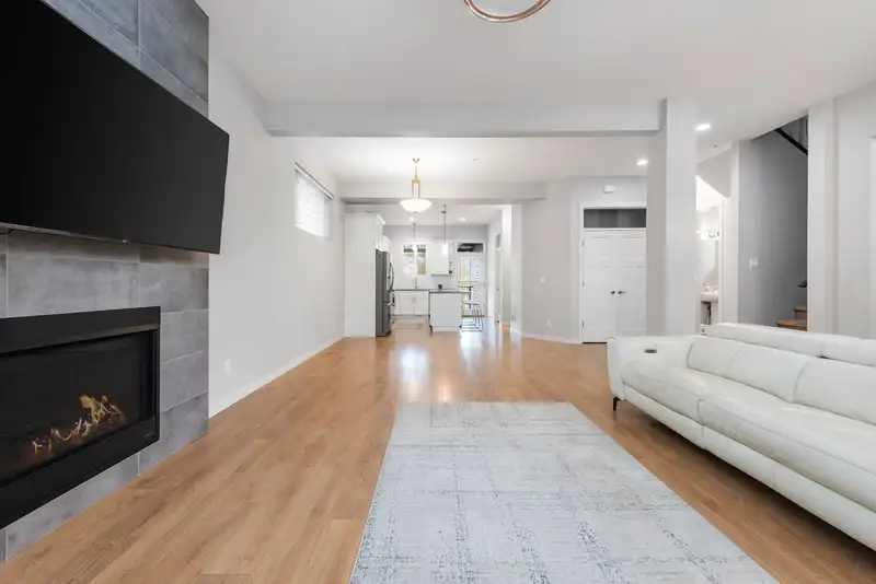 24375 112 AVENUE - photo 4 of 40