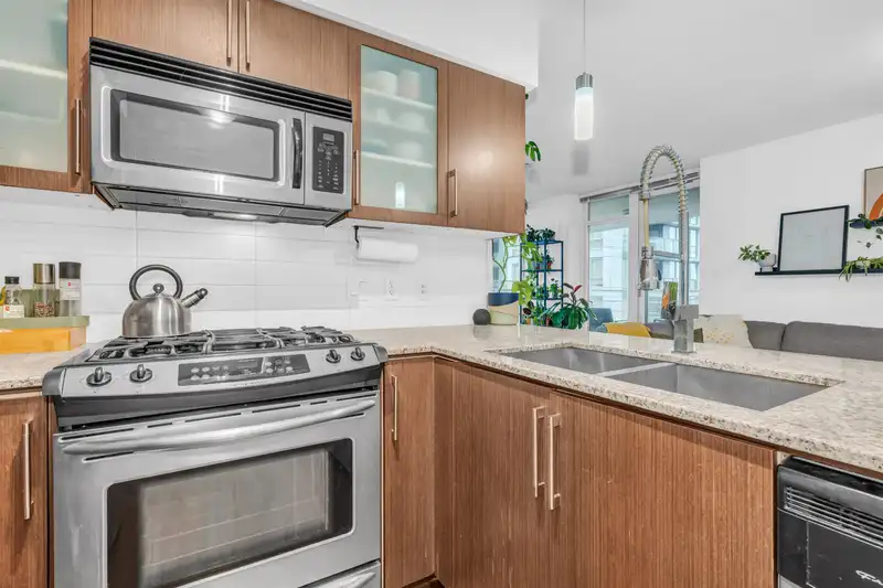 905 8068 WESTMINSTER HIGHWAY - photo 4 of 26