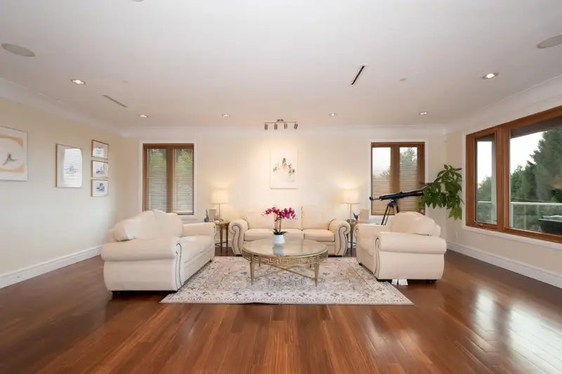 950 GREENWOOD ROAD - photo 3 of 23
