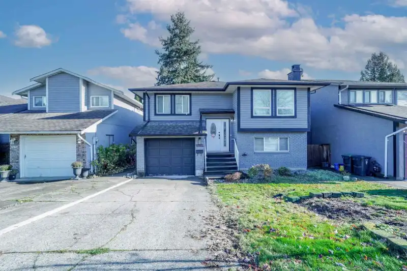 2418 WAYBURNE CRESCENT - photo 1 of 29