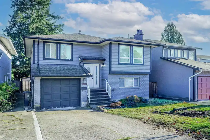 2418 WAYBURNE CRESCENT - photo 2 of 29