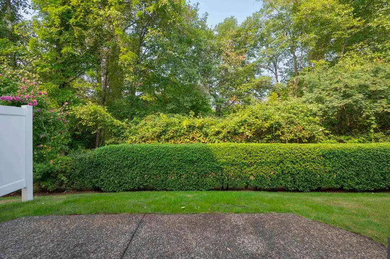 72 21579 88B AVENUE - photo 3 of 40