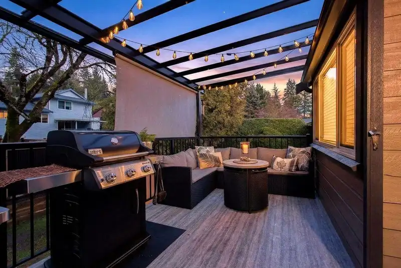 969 MANSFIELD CRESCENT - photo 3 of 40