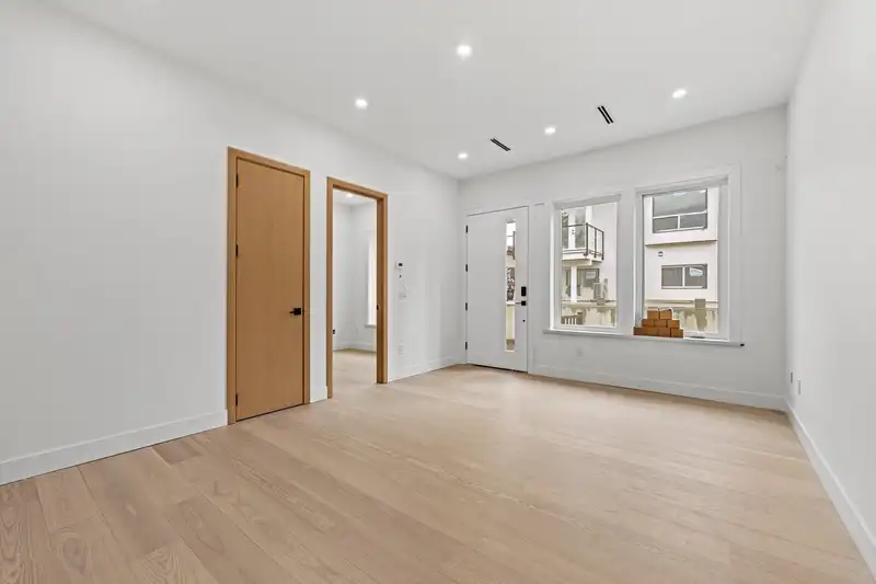 3 5091 BUXTON STREET - photo 3 of 26