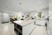 113 5311 ADMIRAL WAY - thumbnail 9