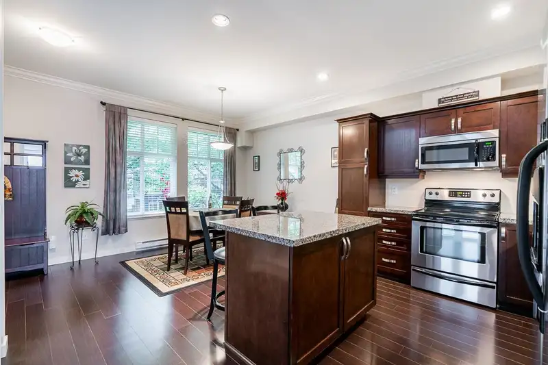 17 14462 61A AVENUE - photo 4 of 32