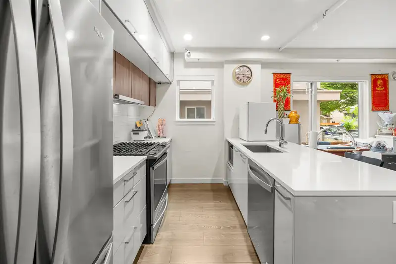 2745 WARD STREET - photo 4 of 23