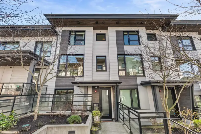33 528 E 2ND STREET - photo 2 of 28