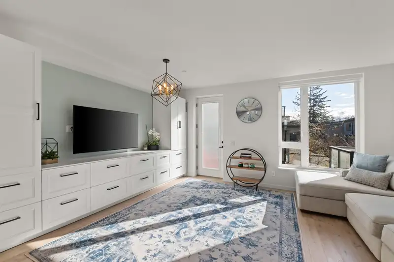 33 528 E 2ND STREET - photo 3 of 28
